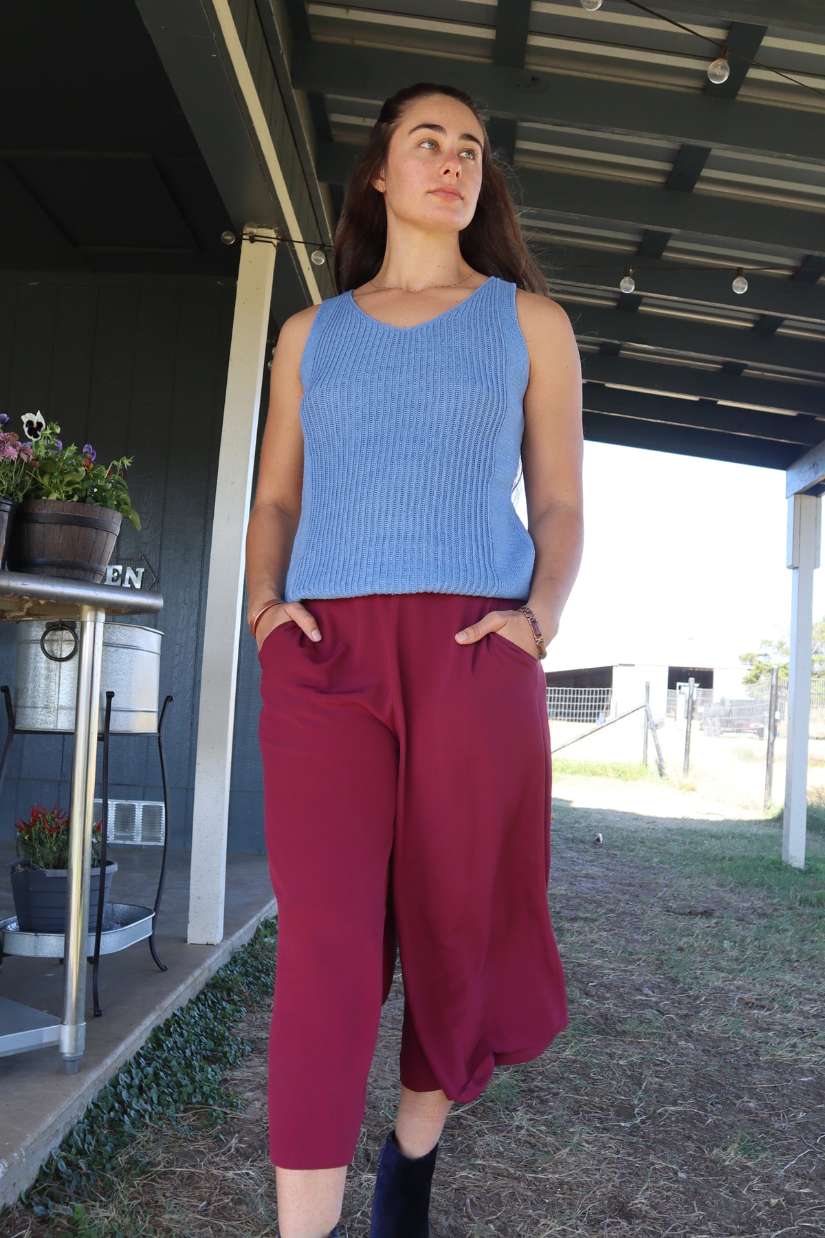 Woman's knit sweater tank made of organic cotton cashmere blend in blue