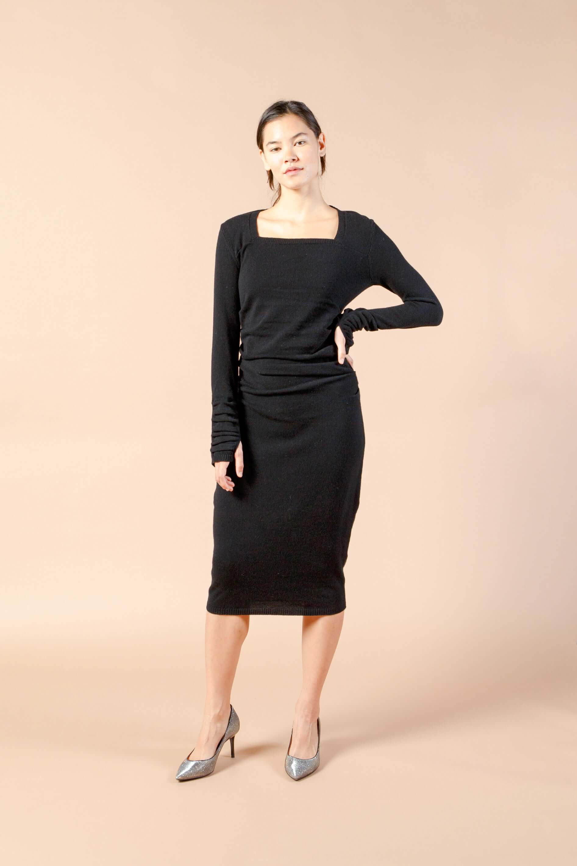 cashmere dress black Luxe Turtleneck NAADAM The removable overlay allows for versatile stylingwear it streamlined for simplicity or layered for added dimension ANA CASHMERE T-SHIRT DRESS |