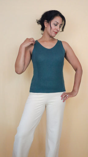 Woman's knit sweater tank made of organic cotton cashmere blend in green